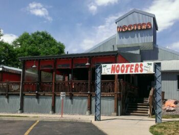 Hooters Lakewood