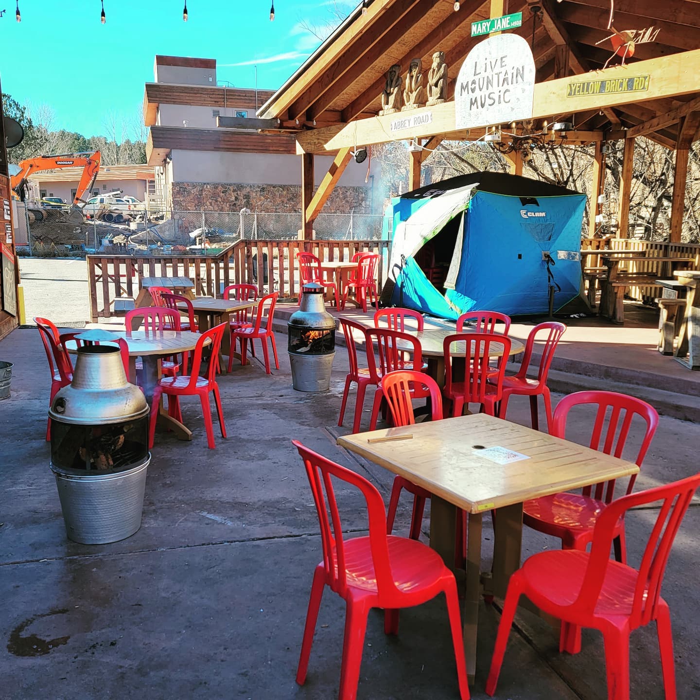 outdoor patio at cactus jack's saloon and grill