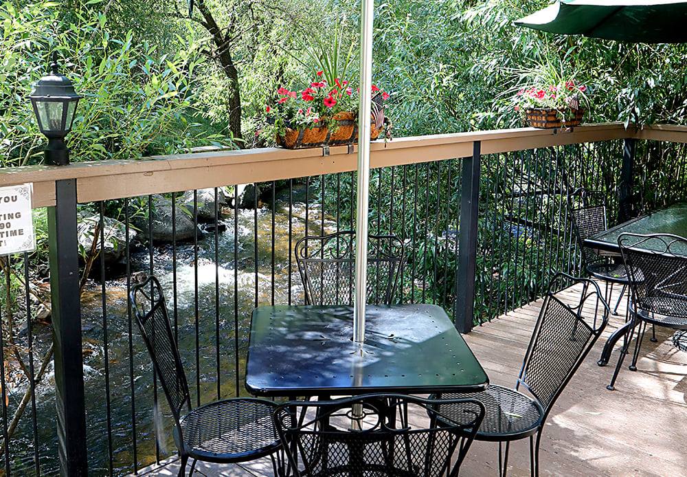 creekside cellars outdoor patio