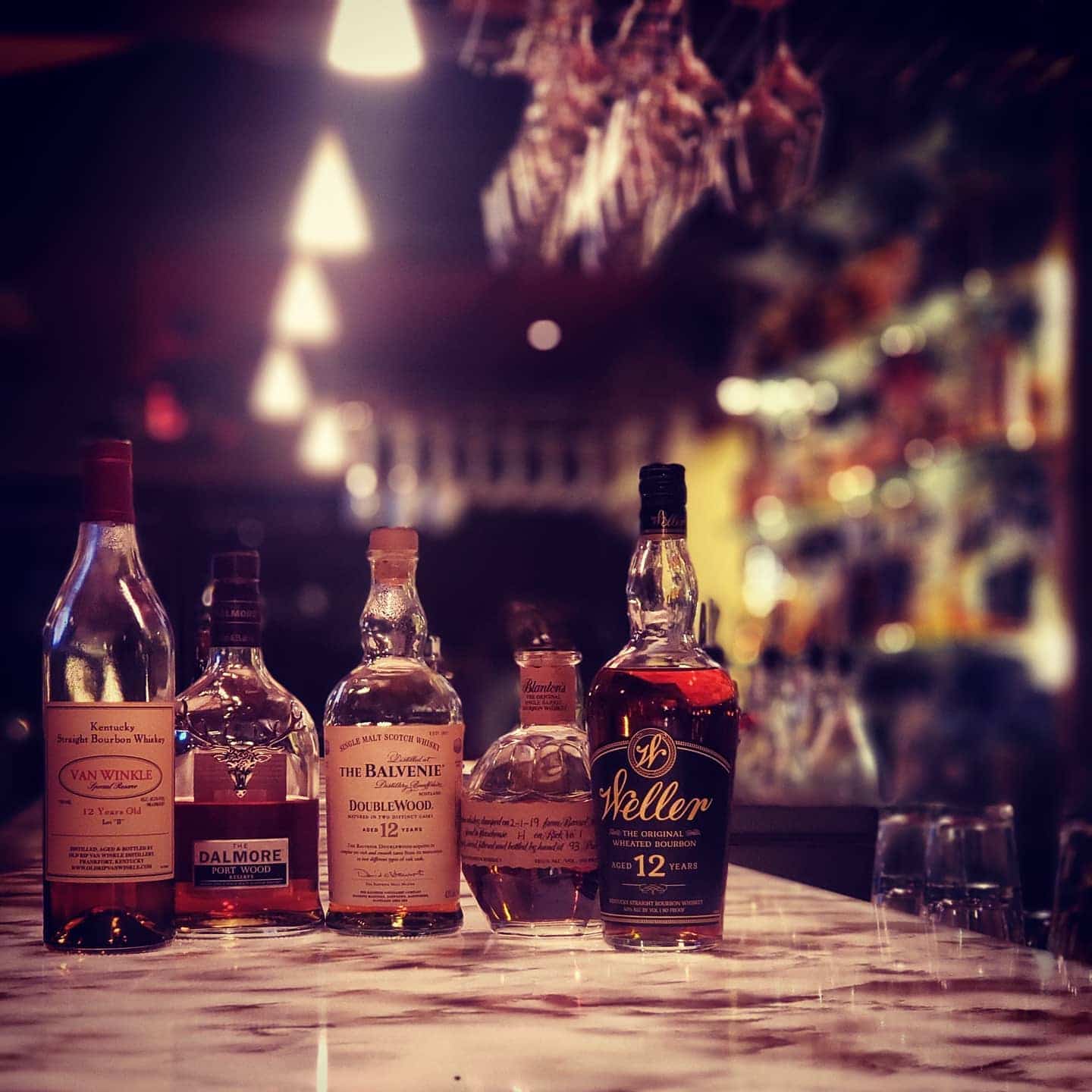 the bar at hunter's chophouse