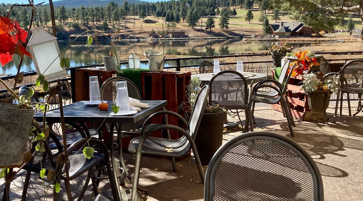 outdoor patio at willow creek restaurant